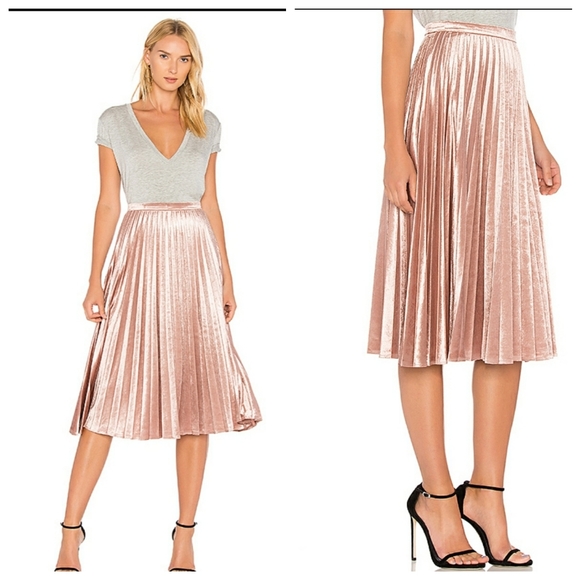 Lulus Dresses & Skirts - Lulu's pleated skirt